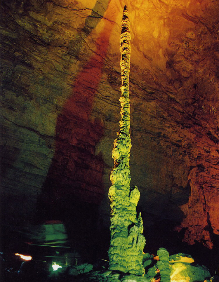 張家界國家森林公園、黃龍洞、鳳凰古城品質(zhì)四日游